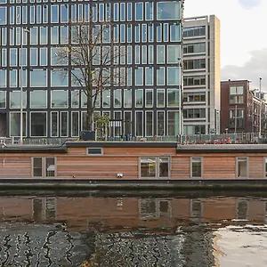 https://houseboat-next-to-amstel.amsterdamhotelsnl.com